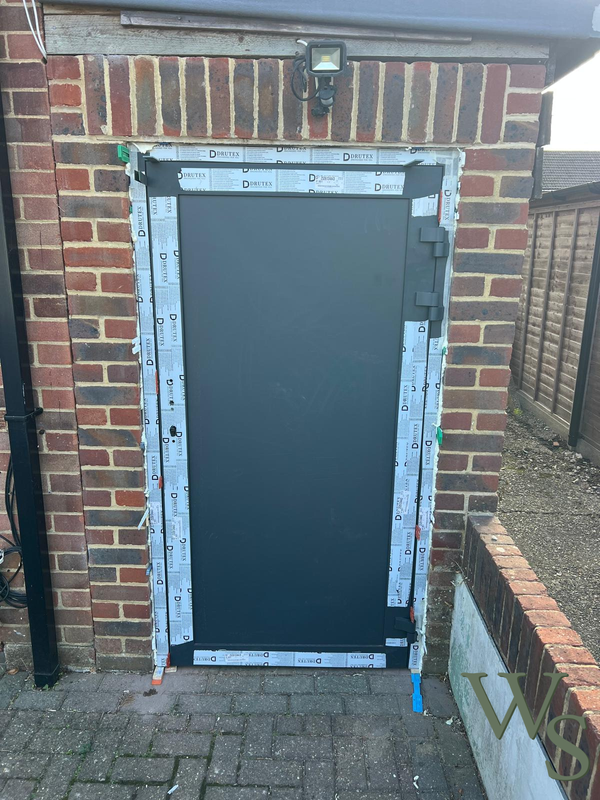Installed Aluminium Side Door After Expansing Foam Injection